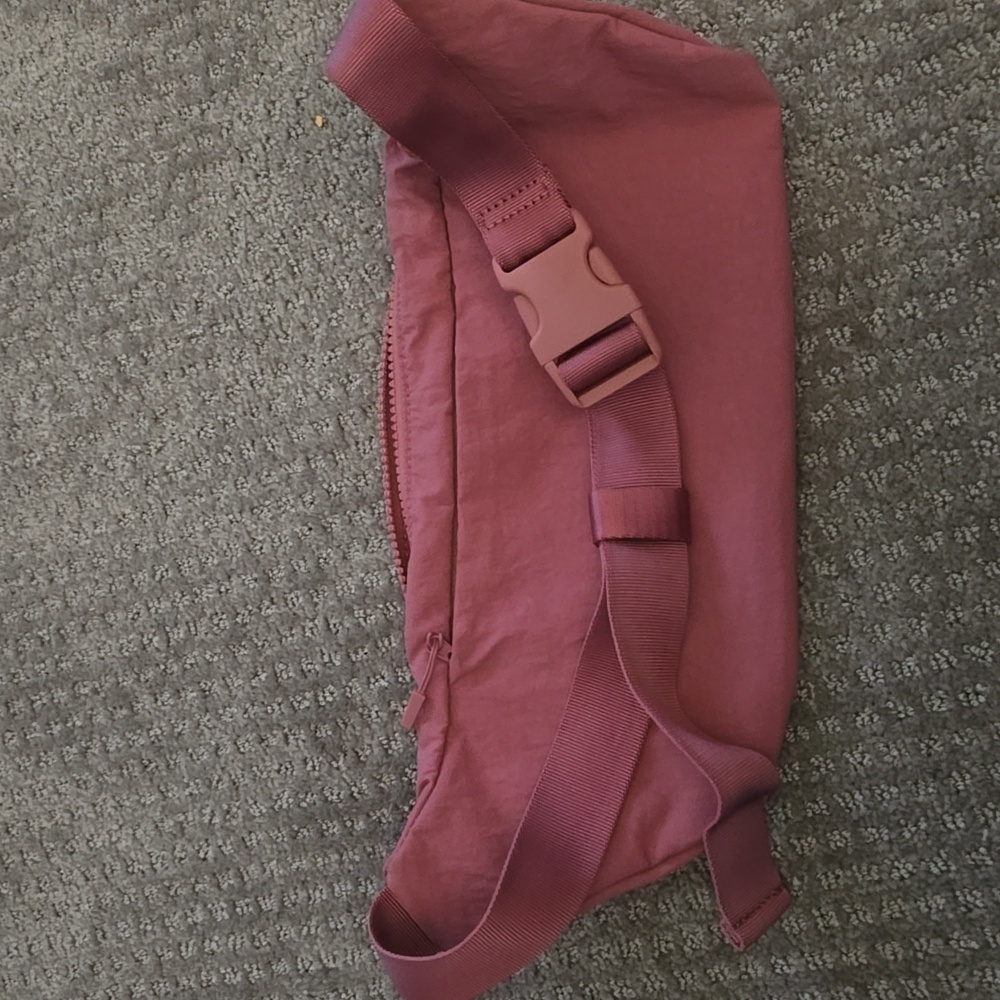 lululemon athletica Dusty Rose Crossbody/Waist Pack - Picture 4 of 5